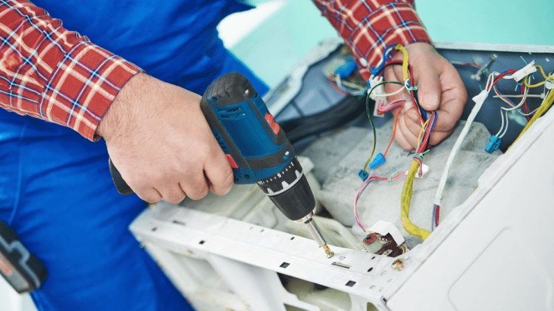 Kadıköy Hotpoint Hotpoint çamaşır makinesi kart tamiri – Su almama arızası orijinal parça ile giderildi. - Teknik servis örneği